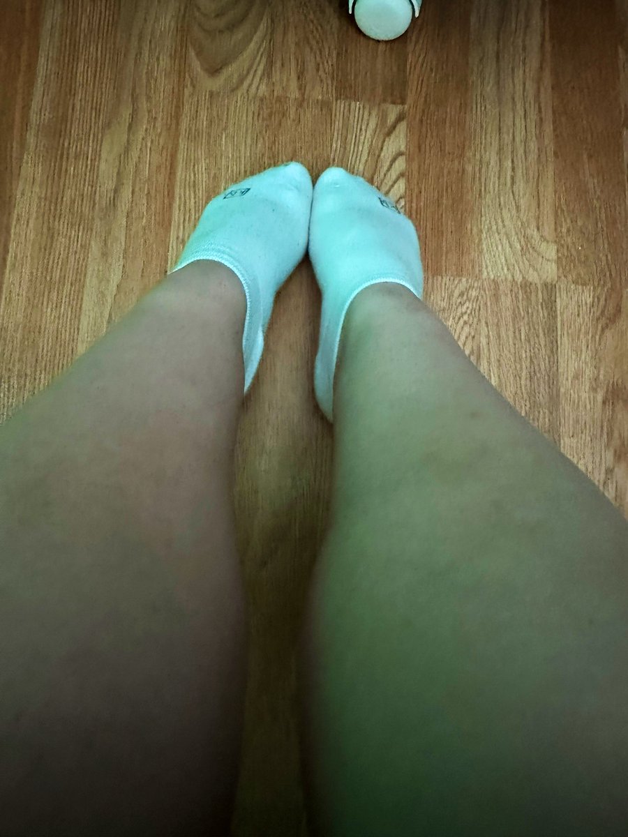 AcidKattCosplay's tweet photo. I need a pay pig for a foot rest 
#feetworshi̇p #feetfetısh #wallet #paypig #findom #humanATM https://t.co/CzliCIcdQG