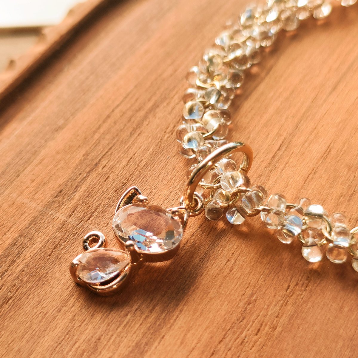 天使が息づく白い世界 氷みたいなブレスレット。