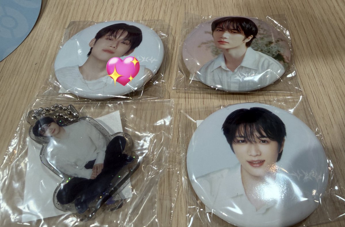 0y_rb's tweet photo. @TXT_jjwb_52 初めまして。
検索より失礼します🙇🏻‍♀️
当方こちらの💖のスビンを所持しております。
画像をお借りしてこちらのヨンジュンと交換可能でしょうか？
ご検討よろしくお願いいたします。 https://t.co/oKvKrVPueF