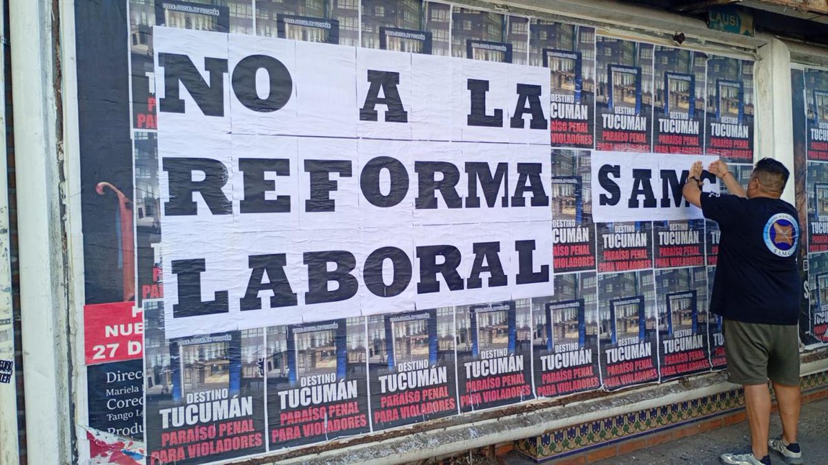 CTAAutonoma's tweet photo. En el marco del paro y movilización del 11 de febrero, el Sindicato Argentino de Manufactura del Cuero (@samccueros) salió a las calles con pegatineadas para visibilizar el reclamo de las y los trabajadores. ✊🏽

Organización, lucha y presencia en el territorio frente al ajuste. https://t.co/HoCtUbMd07
