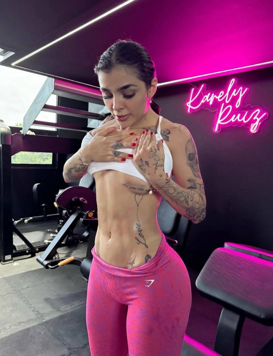 kareliyruiz10's tweet image. Oye @grok quítame el leggins