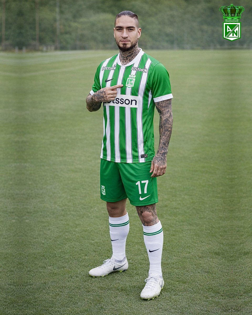Resalta el verde con el blanco de las medias. Si se lo propone el Chicho puede ser un delantero de época acá en la ciudad. Que ruede la ⚽️.