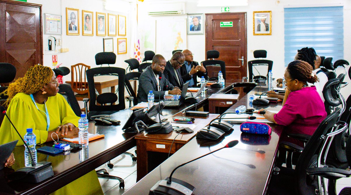 UNFPA_TOGO's tweet image. Consolider un partenariat au service des femmes
UNFPA au Togo a accueilli une délégation d’Ecobank pour poursuivre les échanges autour de leur collaboration, en faveur de la santé et de l’autonomisation des femmes et des filles au Togo. 
#Partenariat #SSR #AutonomisationDesFemmes