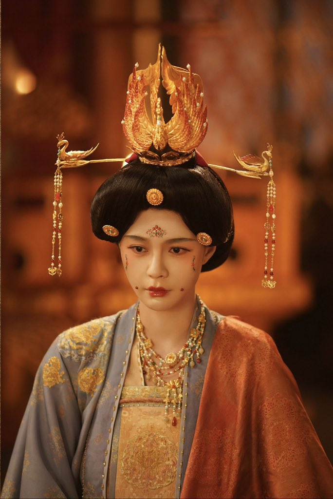 电视剧中的凤鸟冠

P1:太平年

P2-P3:锦绣芳华

#cdrama #hanfu #chinesestyle #chineseculture #chinese