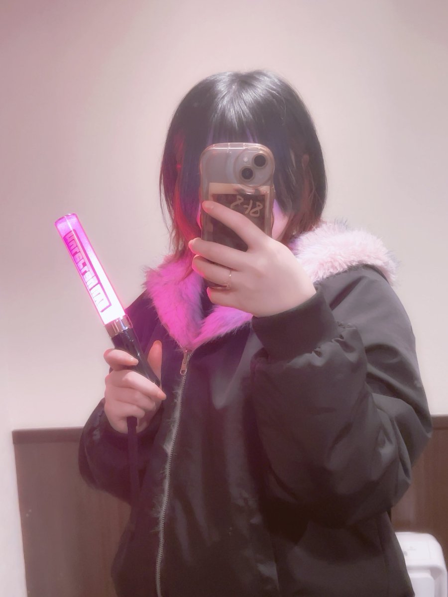 cya_meme's tweet photo. 見てきたー！！まーじで最高の時間で現場から離れたくなかった。
記念にksgkコンビも買っちゃった！
とθБθ概念コーデしてるぽれれ。 https://t.co/BBQeXdWQA1