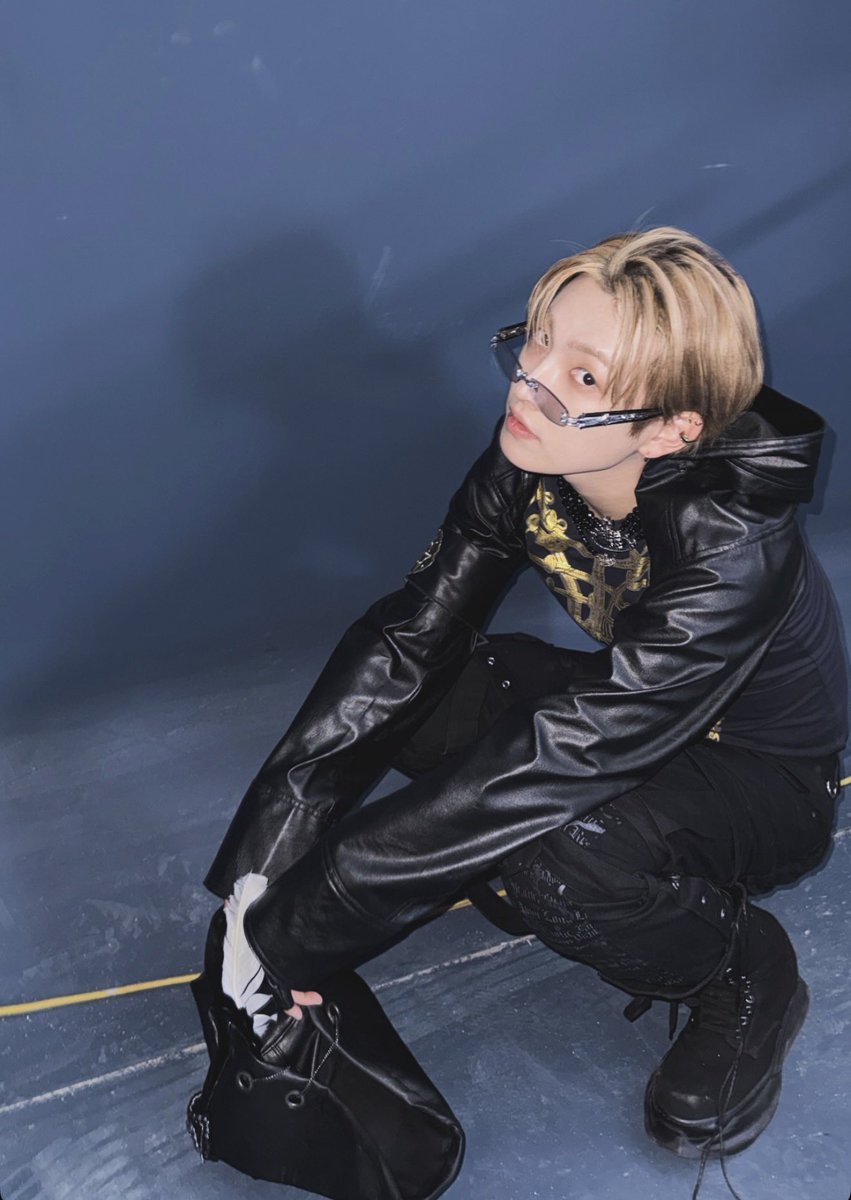 1107base's tweet image. [📷] Hongjoong’s instagram story showing some behind the scene pictures. 

#HONGJOONG #홍중