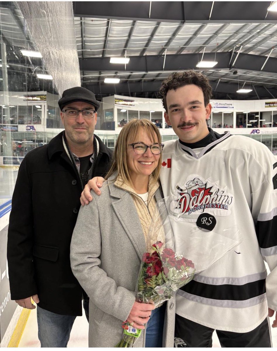 DorchesterDolphinsHockey tweet media