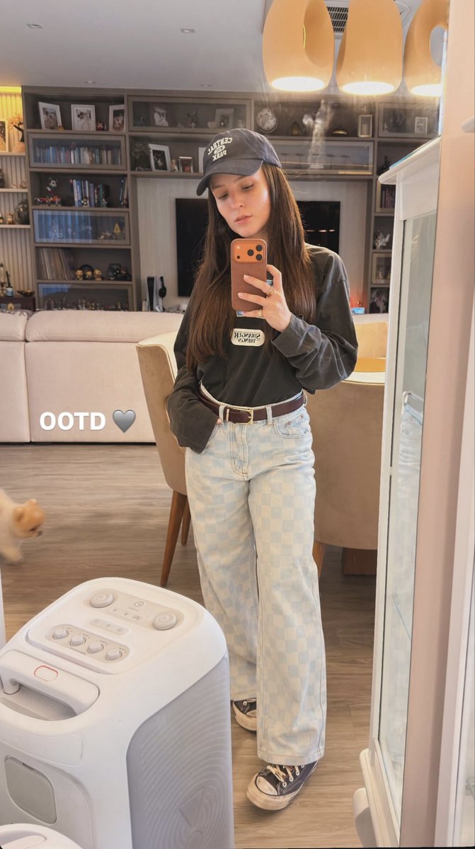 Partiu cineminha! 🍿 

📲 | Larissa Manoela via Instagram Stories.