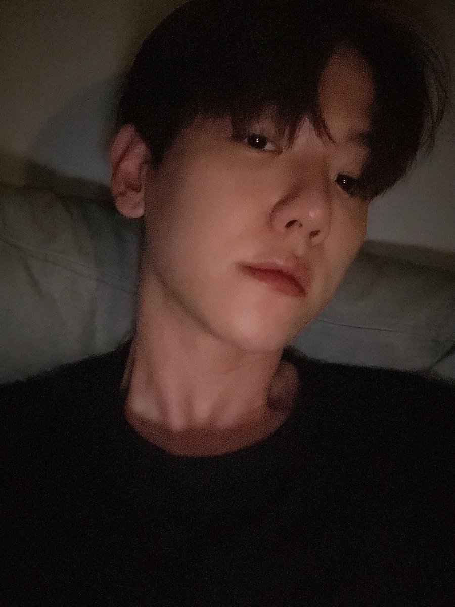 첨으로 일찍 잠든날 백현이가왔고 뒤늦게 알아차린 난 울면서 다시 기절했고 .. 그래도 푼수남친롤 안깨져서 ㄴㅁ다행이란 생각을 함 네 맘이 늘 편안했으면 해 오늘도 좋은하루 보내 똔개야