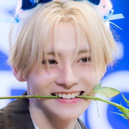 woniecodedd's tweet image. YA RE DIJE QUE TIENE 3 DIENTITOS FRONTALES???? ES UN BEBEEEEE