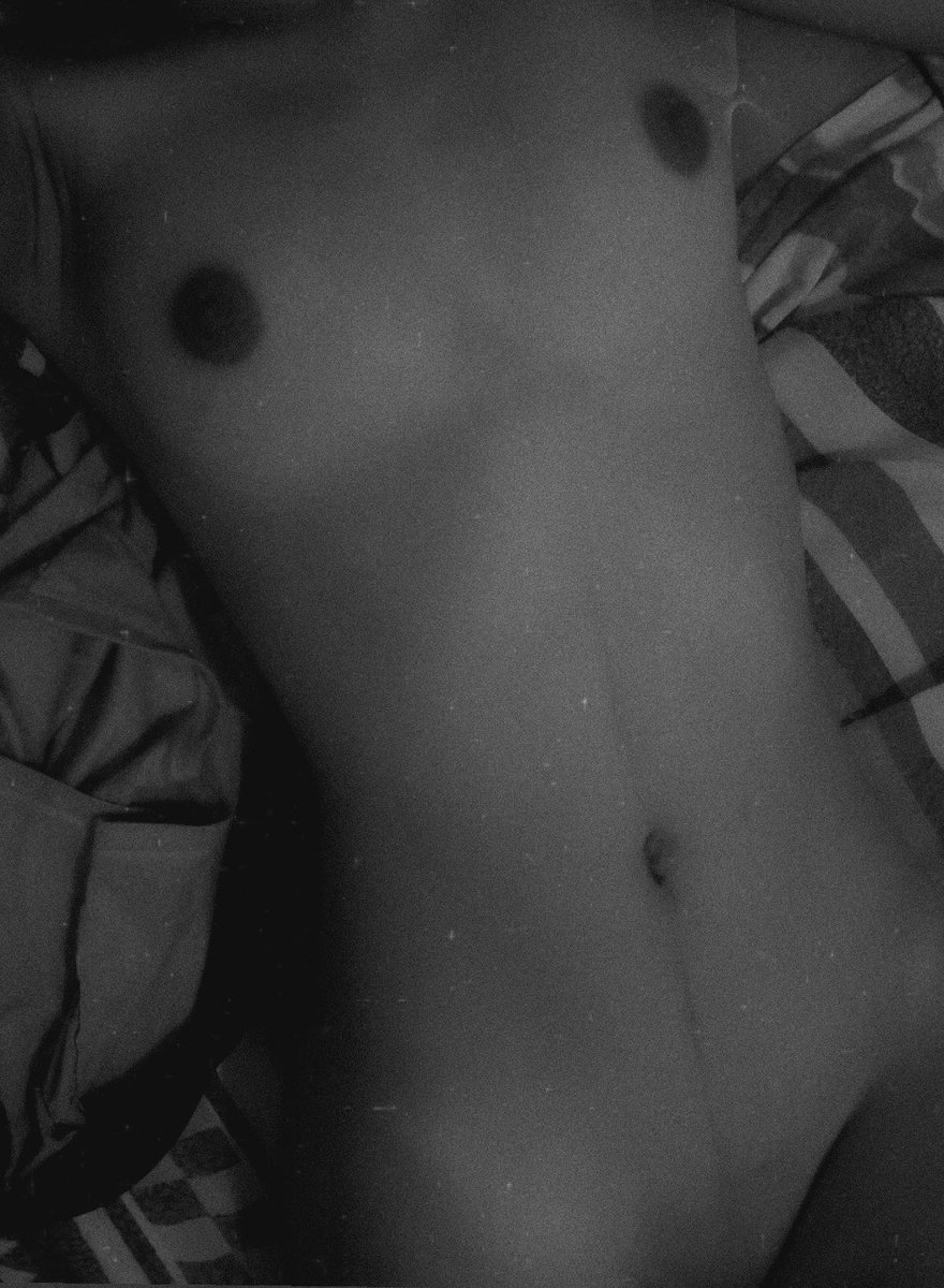 sextory69's tweet photo. Están como chiquitas, que dicen ¿Me las opero o qué se las coman así? 🍒 https://t.co/BmCuDsXD96