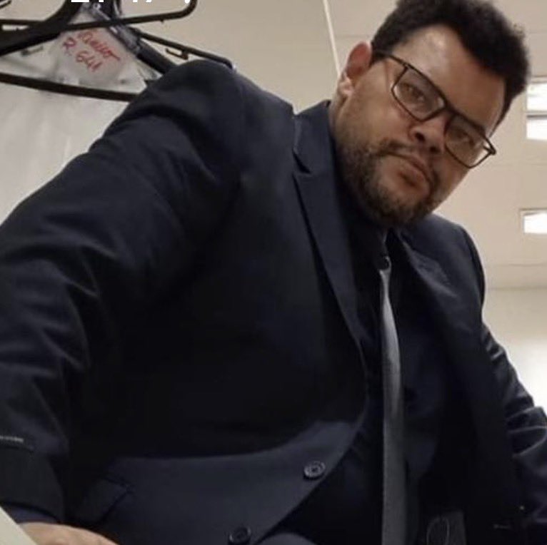 Como_Tanka's tweet image. Fala, galera! Meu tio-avô está concorrendo a uma vaga para fazer mestrado em direito internacional pela Universidade de Coimbra, Portugal, e precisa do apoio de vocês para conseguir a vaga.

Entrem no site do gshow.com e votem no Babu Santana! Ele merece!