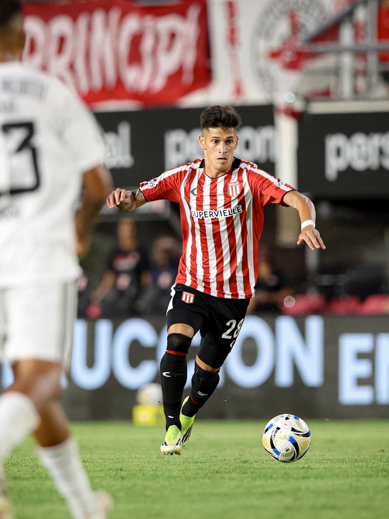 Brian Aguirre es un recambio lógico tras la salida de Cetré. Entró bien desde el banco, aportó intensidad y sumó en el gol. Como suplente, cumplió.