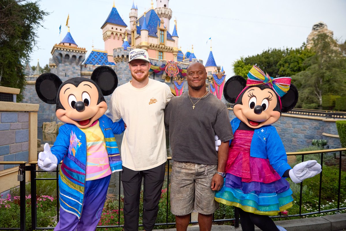 Disney Parks tweet media