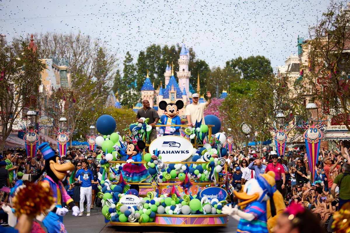 Disney Parks tweet media