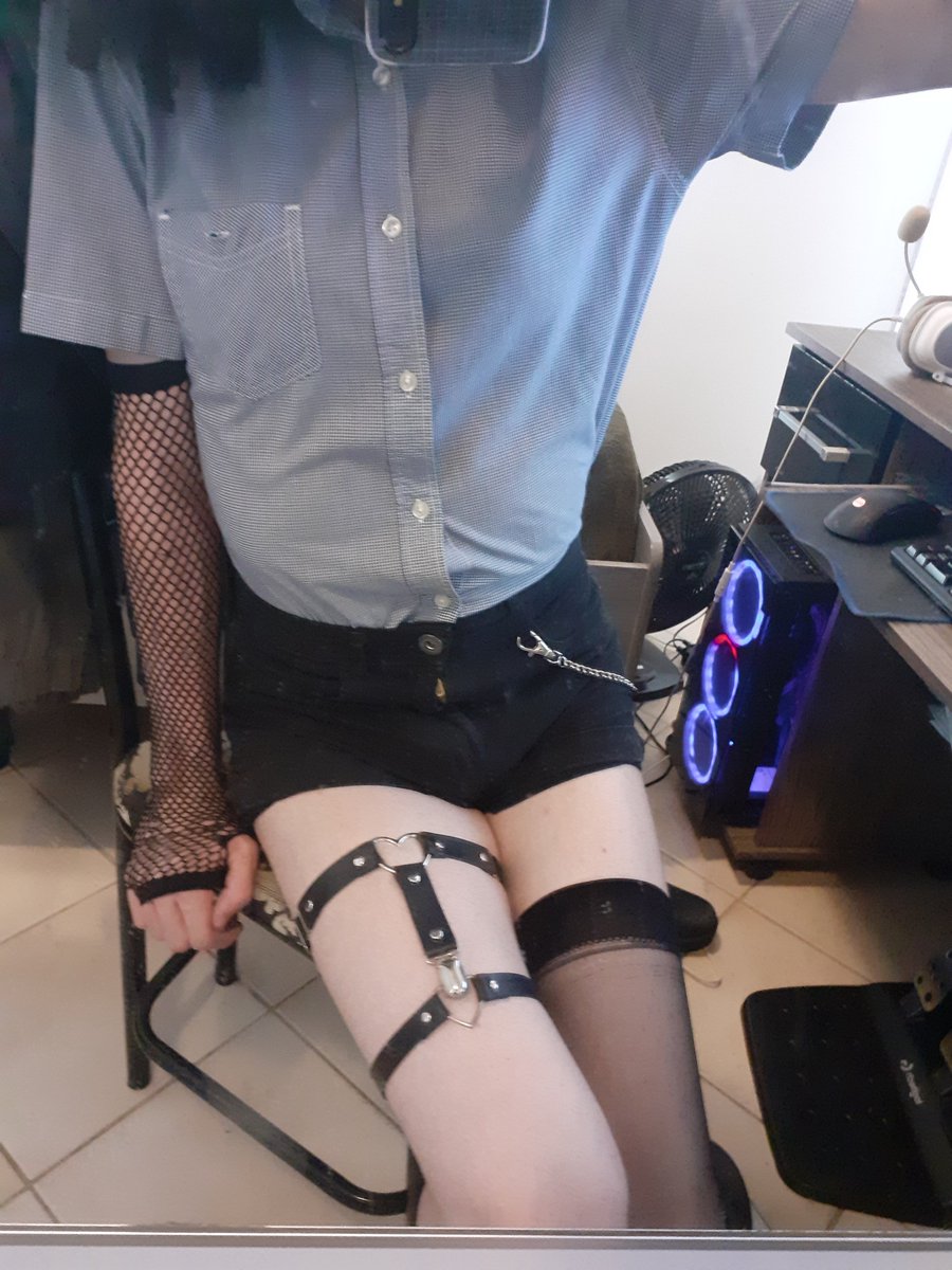 Femboboy tweet media
