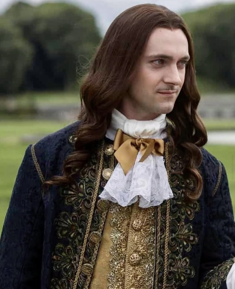 dcd728's tweet image. #GeorgeBlagden showing off some of the #finery of the #luxurious #costumes on #Versailles #SunKing