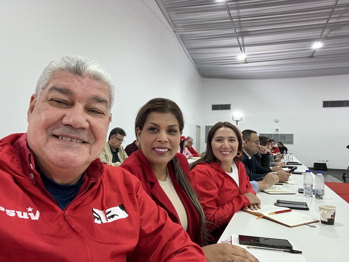 Participamos hoy en la reunión ordinaria de la Dirección Nacional del <a href="/PartidoPSUV/">PSUV</a>. Evaluamos la lucha por la liberación del presidente Nicolás Maduro y la 1ra dama Cilia Flores, así como las próximas iniciativas de movilización <a href="/delcyrodriguezv/">Delcy Rodríguez</a> <a href="/dcabellor/">Diosdado Cabello R</a>