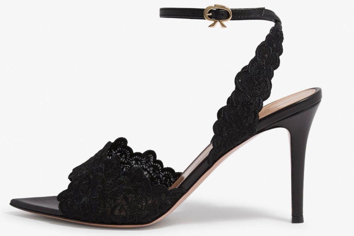 cuntymoth's tweet image. maybe the only thing missing from my life is every style of gianvito rossi lace heels