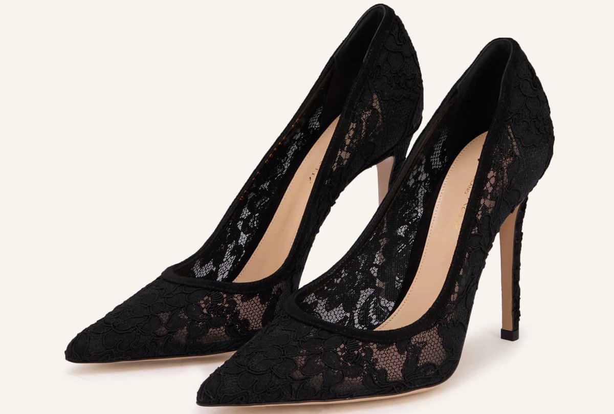 cuntymoth's tweet image. maybe the only thing missing from my life is every style of gianvito rossi lace heels