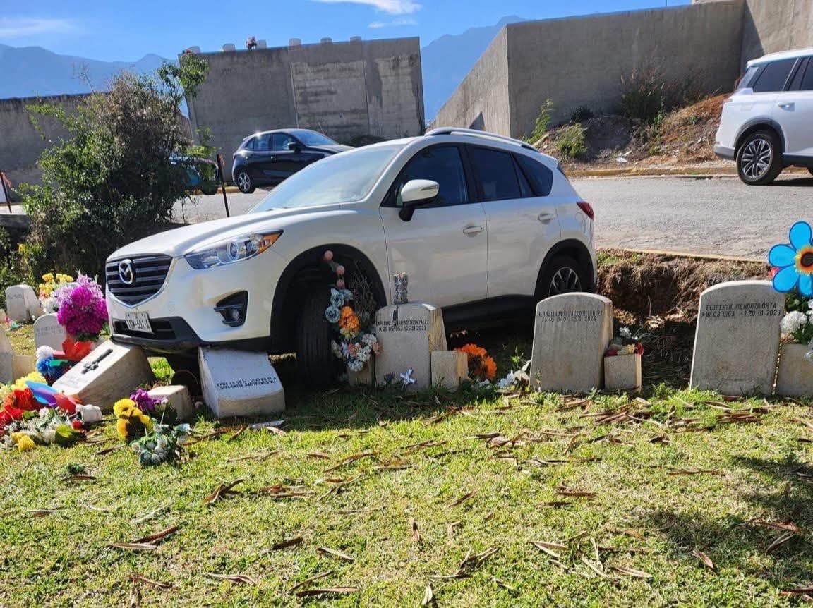 LosComparesMty tweet media