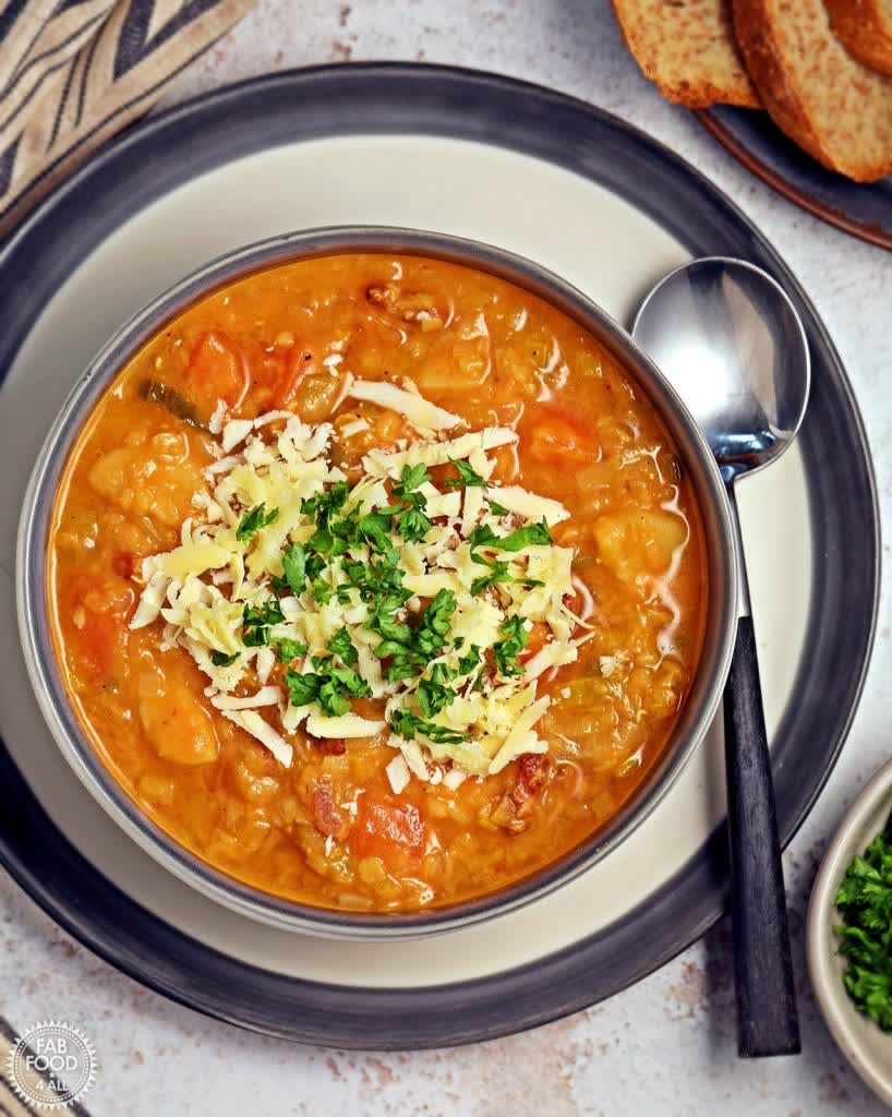 FabFood4All's tweet image. Glenda's Winter Lentil Soup is a delicious combination of carrots, parsnip, leeks, red lentils, bacon, and orange juice.

Garnished with grated Cheddar cheese and chopped parsley, this hearty soup is perfect for winter nights.

fabfood4all.co.uk/glendas-winter… #soup #wintersoup #lentil