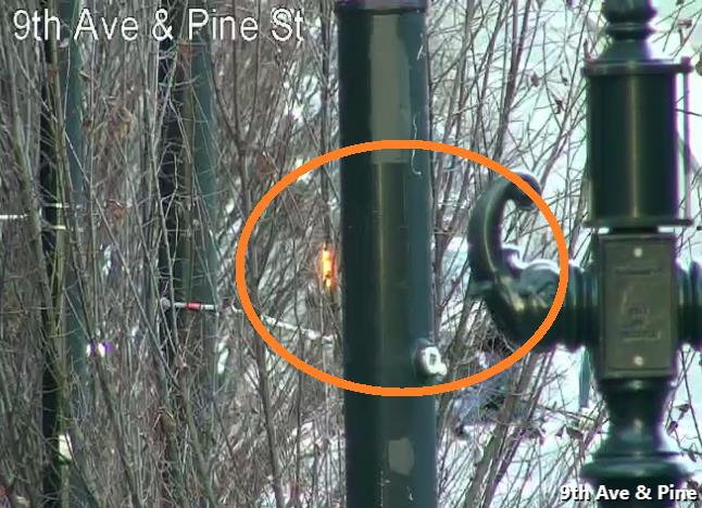 西向き車道塞がれています