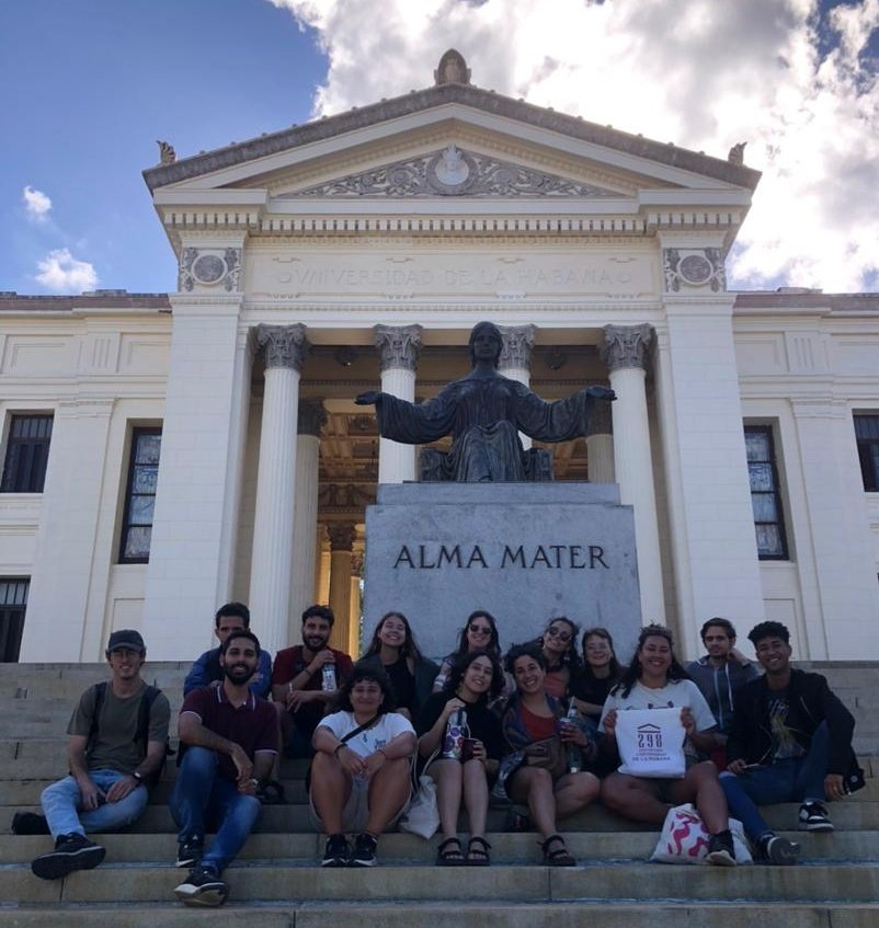 #Internacionalización |  La dirección de la UJC y la FEU-UH recibió un grupo de militantes de la Federación de Estudiantes Universitarios y la Unión de la Juventud Comunista de Uruguay. 

#298UH #RumboA300
#SomosUH #OrgulloUH #AlmaSaberEntrega