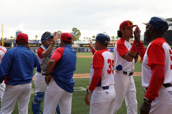 #Cuba firma remontada ante Curazao en la Serie del Caribe
Fabricó 11 carreras en el cierre de la sexta entrada para voltear el marcador. #Beisbol #BeisbolCubano #InderCuba65 #ListosParaVencer #InderEsPatria
jit.cu/NewsDetails.as…