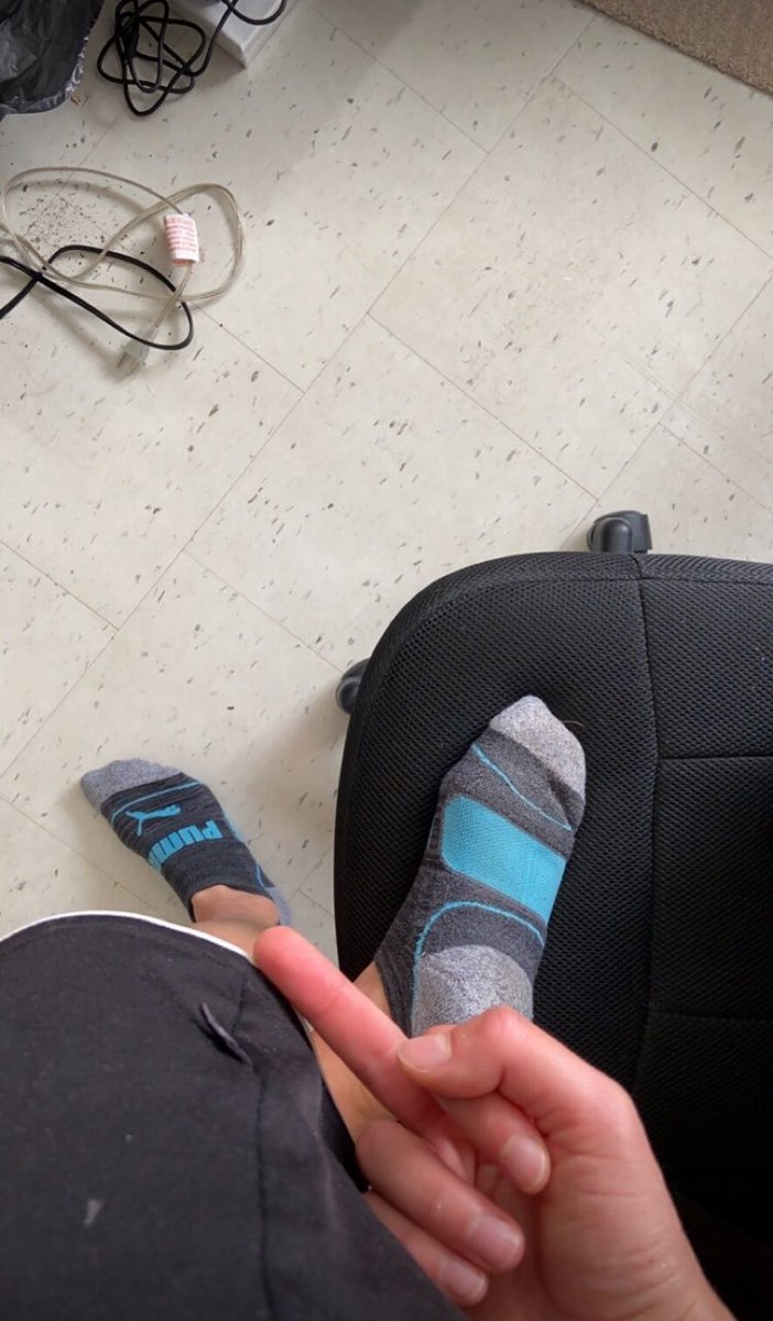 BellyYvi's tweet photo. T’es une grosse merde et aussi tu dois t’abonner à mon OF(dans ma bio), je vais pouvoir te dresser comme un bon chien en laisse 🦮
#footfetısh #feetfetısh #feetworshi̇p #pied #bas https://t.co/qiWelkuHQw