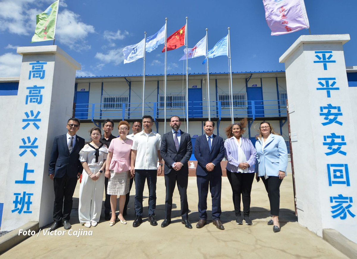 ElDiarioNica's tweet photo. 🏠🇳🇮 Inicia la II Fase del Programa de Vivienda “Nuevas Victorias” en Managua, con la construcción de 720 viviendas para las familias nicaragüenses, con apoyo de la cooperación china 🇨🇳🤝
Más hogares, más esperanza 💙✨
#NuevasVictorias #ViviendasDignas #Managua #NicaraguaAvanza https://t.co/wSomEPb6NL