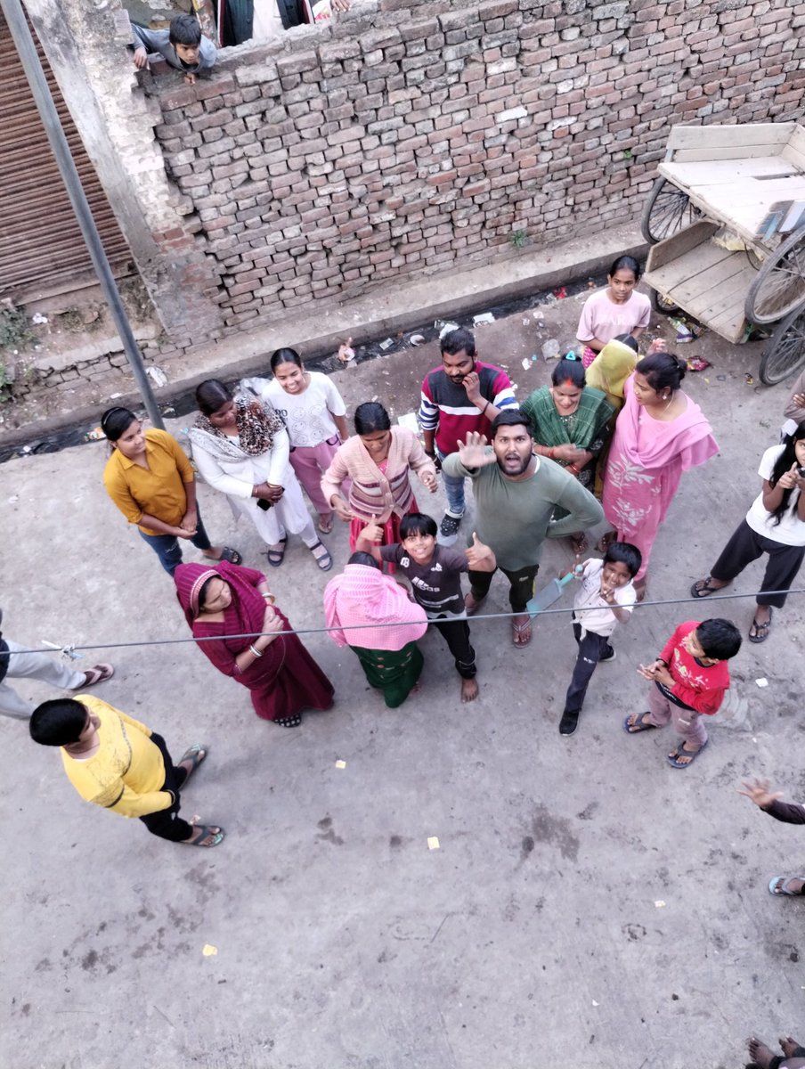himanshusocial's tweet photo. My home in Daliganj Lucknow' gate was broken by a Mob of 30+ people
Just to ask for peace
 @lucknowpolice, @Uppolice, @adgzonelucknow @myogiadityanath
@UNHumanRights
@narendramodi
@BajrangDalOrg
@BJP4UP
@AKTU_Lucknow
@RSSorg
@VoiceOfBrahmins
@Sushma_Kharkwal
🙏🏻 https://t.co/lt3sY0j7rk