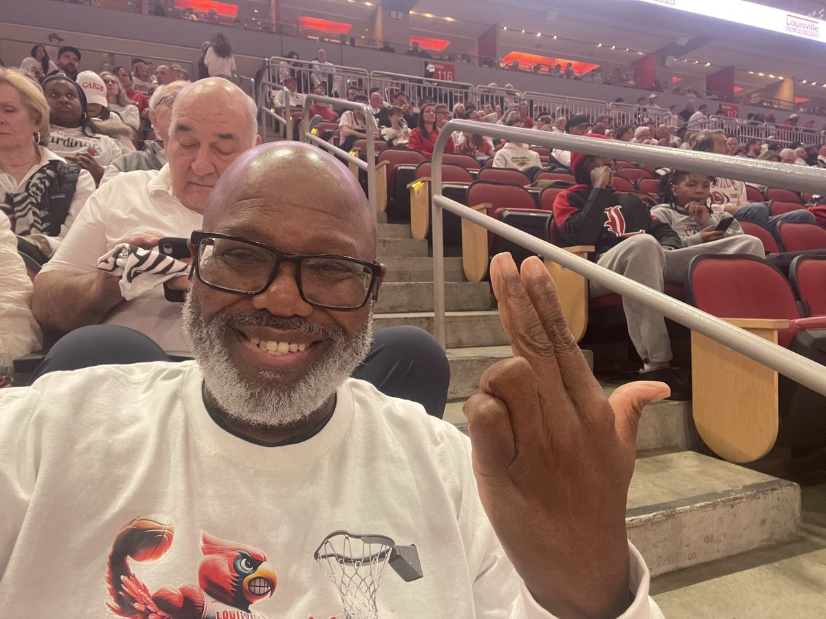 #gocards <a href="/GoCards/">Louisville Athletics</a>