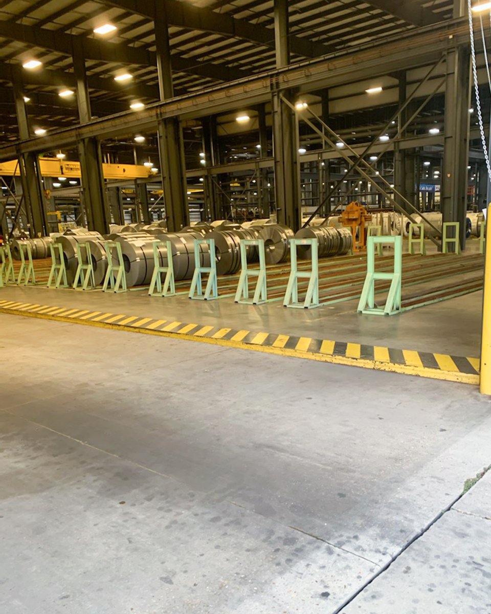 LoadLords's tweet image. The world sees the delivery.
We see the setup, the checks, the patience, the process. ⚙️
If you’ve ever worked a shift that no one posts about… this one’s for you. 💪
#WarehouseOperations #LogisticsIndustry #LogisticsLife #LoadLord #Logistics #Transport #Shipping #Freight #Truck