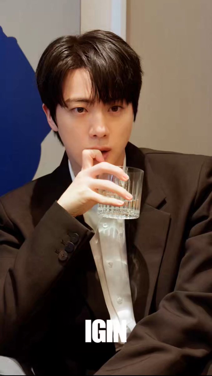 THE BROWN SUIT!!! THAT HAIRSTYLE. He is so HOT  

Kim Seokjin in brown suit is doing things. He looks like dark chocolate 

#JINXIGIN <a href="/igin_sns/">IGIN 아이긴</a>