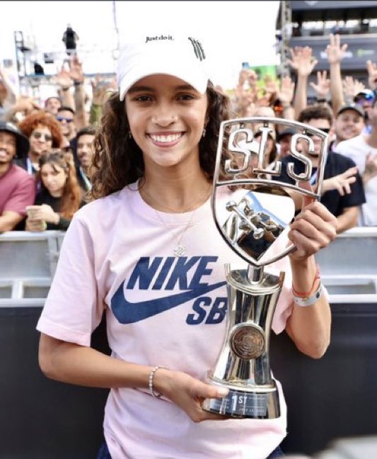 popzone's tweet image. LINDAS! Rayssa Leal e Duda Wilken estão namorando.