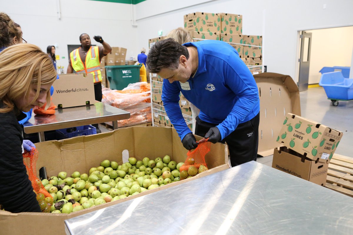lionelbienvenu's tweet photo. Spent the morning packing food boxes at the @FoodBankRockies for the @DenverChannel 7 Days to End Hunger campaign. And talked to some #Broncos fans about the Super Bowl. Tune in at 6:45 pm. @BradeyKing https://t.co/BR62glMjvh