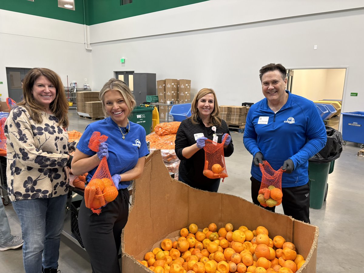 lionelbienvenu's tweet photo. Spent the morning packing food boxes at the @FoodBankRockies for the @DenverChannel 7 Days to End Hunger campaign. And talked to some #Broncos fans about the Super Bowl. Tune in at 6:45 pm. @BradeyKing https://t.co/BR62glMjvh