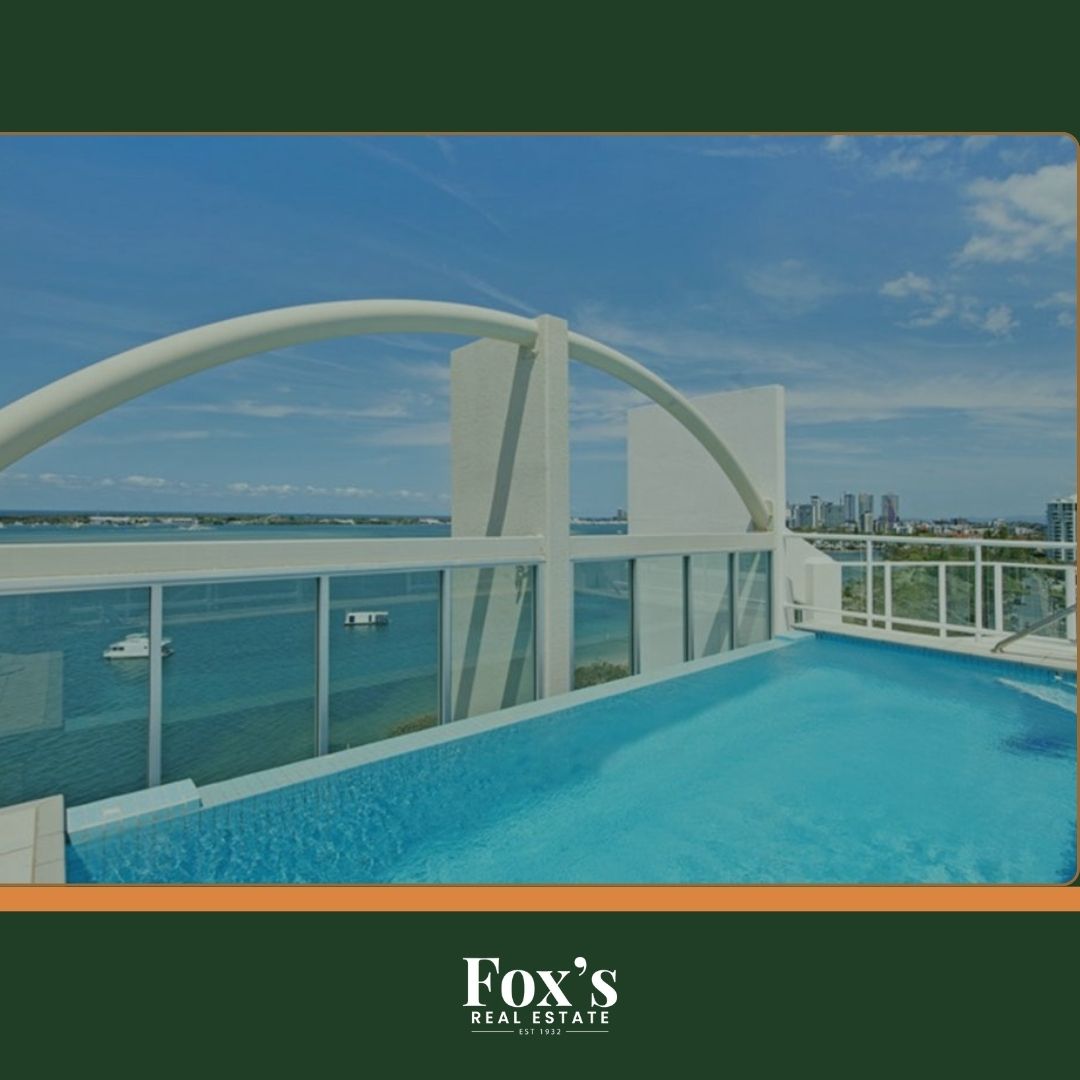 FoxsRealEstate's tweet photo. 🏙 Rare &amp; Irreplaceable Broadwater Penthouse 🌊

A truly one-of-a-kind, house-sized penthouse occupying the entire top floor, offering approximately 538m² of luxury living including a private rooftop with infinity pool and breathtaking 360-degree Broadwater and skyline... https://t.co/APcqfUu90k