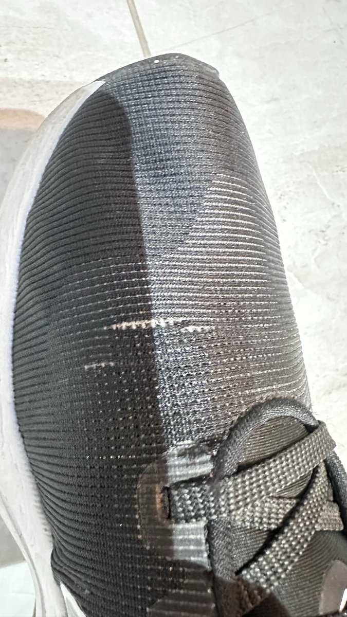 buenojean's tweet photo. @nike como pode, compro um tênis no Outlet da Nike em Novo Hamburgo- RS, e com apenas 5 meses de uso já começa a se abrir 🤦🏻‍♂️. Sempre comprei essa marca e “original”, mas a qualidade está terrível! https://t.co/rFAyxOgJBS