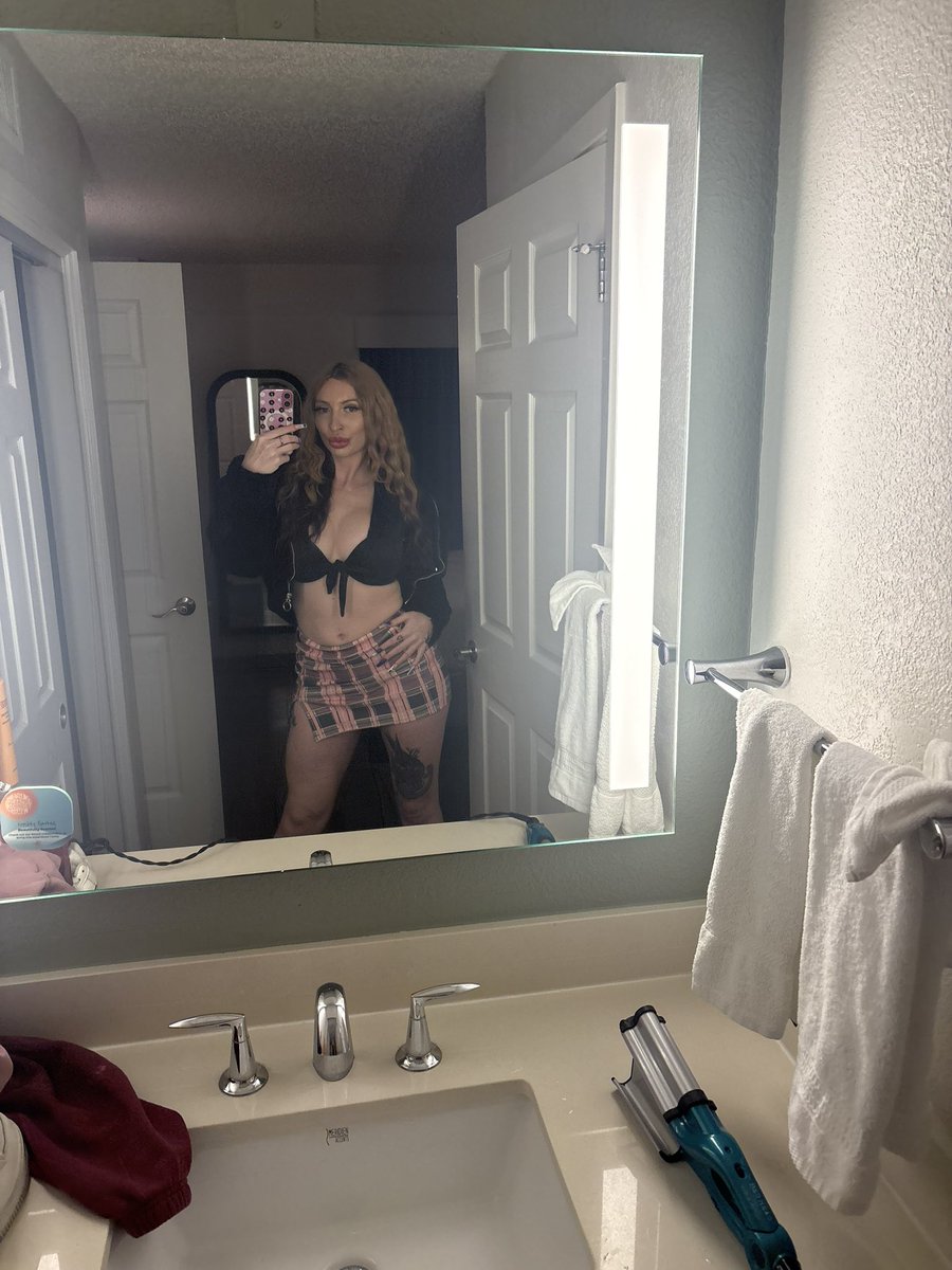 Shooting with <a href="/WPXXXStudios/">WildPhoenixxx Studios</a>