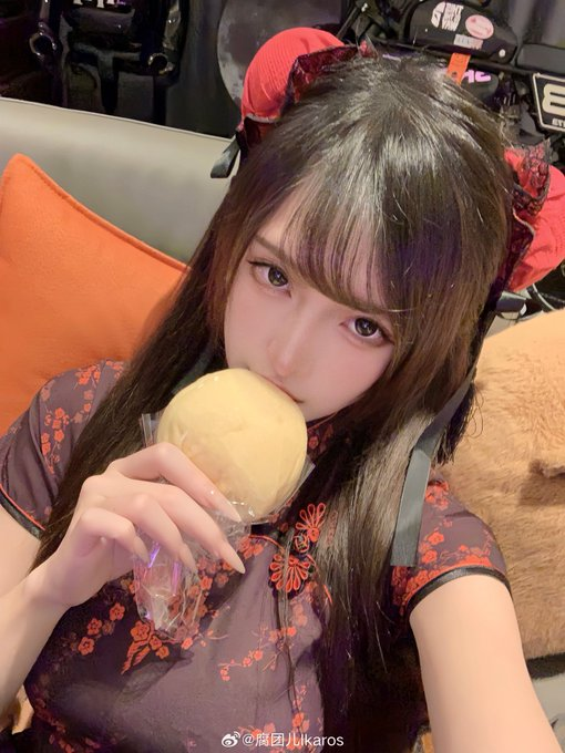 乖乖爬來，用舌頭表達一切😌 #寵物調教