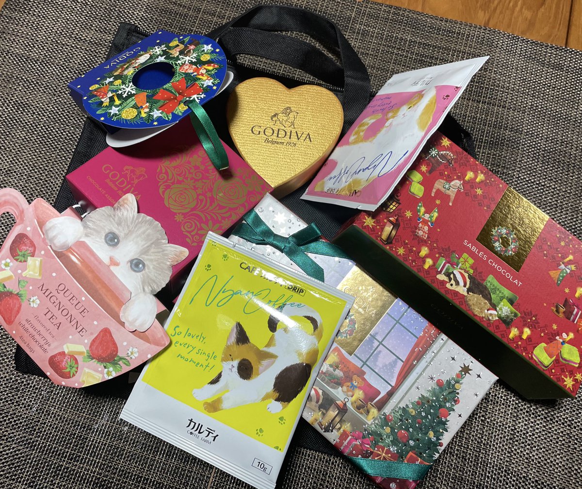 可愛くて美味しいモノが沢山届いた✨ ハピさんありがとニャりよ〜💕