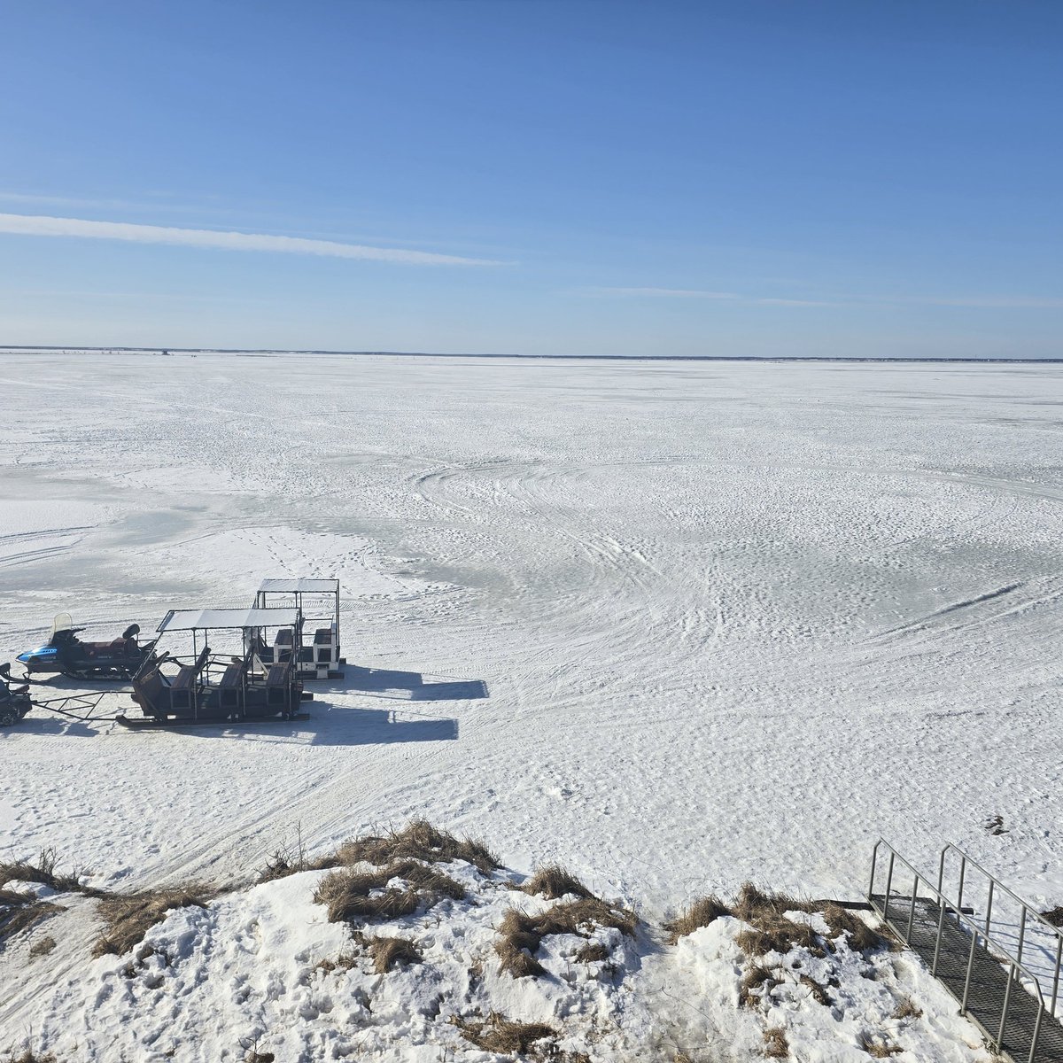 おはようございます。朝の気温は-5℃、天気は晴れです。

風はそこまで強くありませんが冷たい風ですので、しっかりとした防寒対策をしてお越しください。