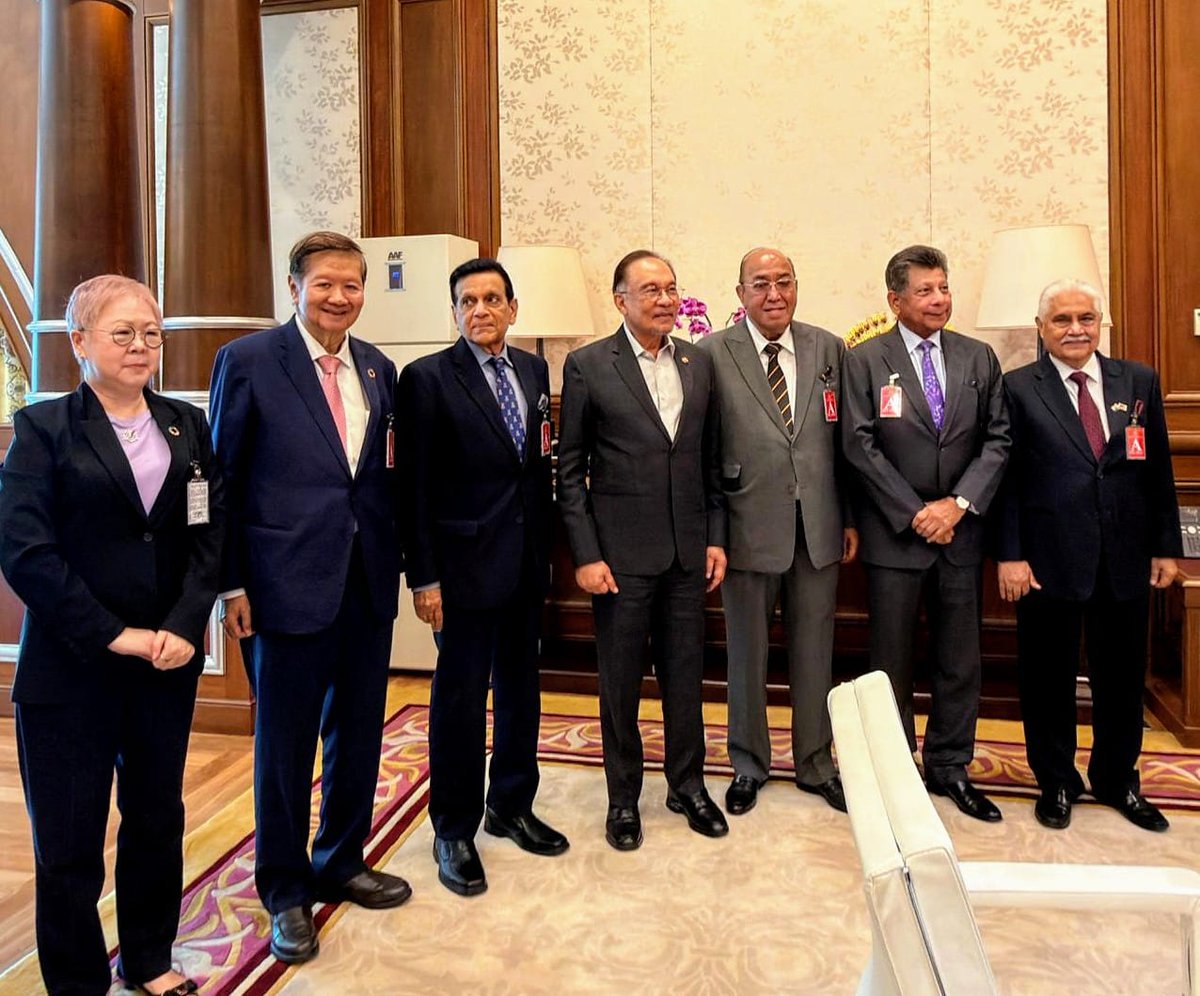 KSI Strategic paid a courtesy call on YAB Dato’ Seri Anwar Ibrahim, on Feb 9th. 

#KSIWhereLeadersMeet    
#KSIfortheCommonGood