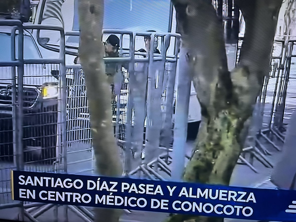 Privilegios inexplicables. El ex Asambleista correísta y acusado de violar a una menor de edad, Santiago Díaz, se pasea a diario en un centro médico de Conocoto, en donde almuerza y recibe cómodamente visitas a cada rato, informó <a href="/ecuavisa/">Ecuavisa</a>. En teoría, Díaz cumple su prisión