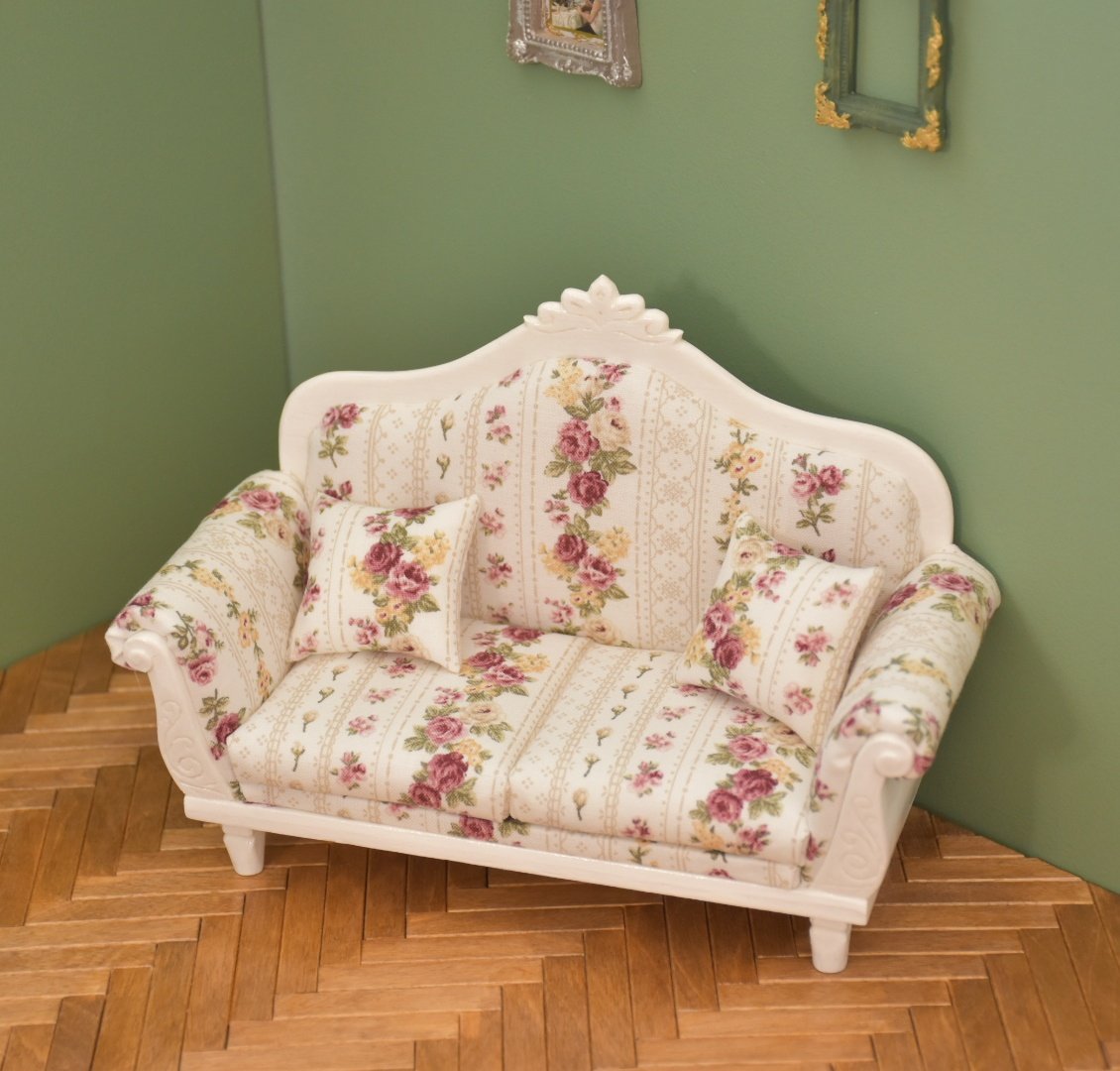 【新作】
薔薇のストライプ柄白い二人掛けソファ
高身長1/12ドールサイズ(1/8ドール)

人気の白家具です✨️

こちらもKirariya <a href="/kirariya2021/">Kirariya(キラリヤ)9/6金山へ移転(大須閉店)</a> 様に納品します。
入荷お知らせまで、しばらくお待ちください。

#Kirariya