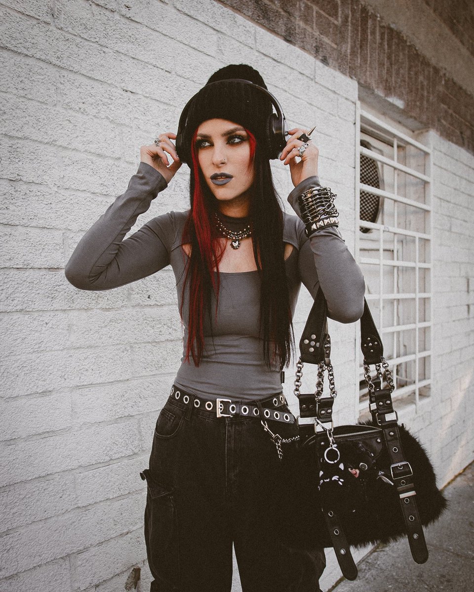 Nu Metal vibes🖤👽