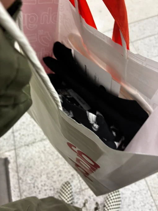 彼女に頼まれてグラニフ買いましたヒグチさん人気やね〜 久々の上野です