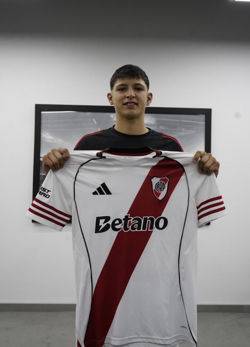 carpbernabeu's tweet photo. Hay alguna explicacion de porque borraron a este chico? Siendo que cuando tuvo minutos el año pasado era el unico que se animaba a gambetear y sacarse tipos de encima. https://t.co/ei6RxPetAb